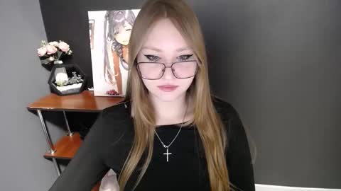 Snapshot of cute_minx chatting on 02-11-26, 07:24 Veronica online show from 02-11-26, 07:24