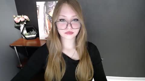 Snapshot of cute_minx chatting on 02-23-26, 10:01 Veronica online show from 02-23-26, 10:01