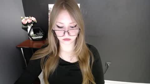 Snapshot of cute_minx chatting on 02-27-26, 08:14 Veronica online show from 02-27-26, 08:14