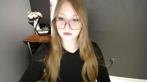 Snapshot of cute_minx chatting on 03-02-26, 07:15 Veronica online show from 03-02-26, 07:15