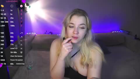 Snapshot of cute_sharloti chatting on 01-17-25, 07:19 Sasha online show from 01-17-25, 07:19