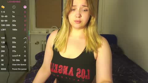 Snapshot of cute_sharloti chatting on 09-18-25, 05:37 Sasha online show from 09-18-25, 05:37