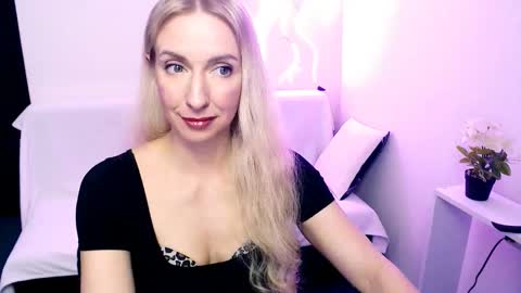 cute_smile_shy online show from 03-27-26, 06:18