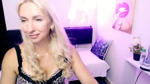 cute_smile_shy online show from 07-28-26, 08:01
