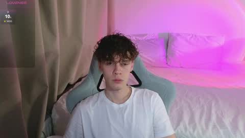 Snapshot of cute_thomas chatting on 05-04-26, 07:10 Thomas - online show from 05-04-26, 07:10
