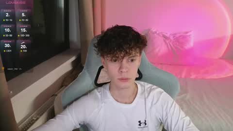 Snapshot of cute_thomas chatting on 05-06-26, 06:57 Thomas - online show from 05-06-26, 06:57