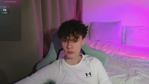 Snapshot of cute_thomas chatting on 05-09-26, 06:46 Thomas - online show from 05-09-26, 06:46