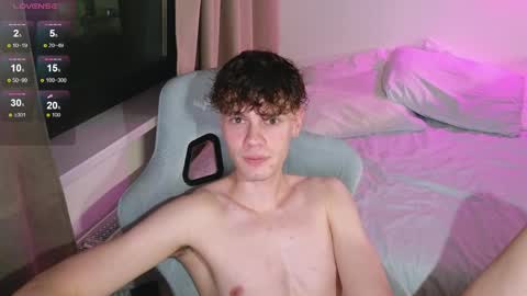 Snapshot of cute_thomas chatting on 06-08-26, 08:20 Thomas - online show from 06-08-26, 08:20