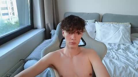 Snapshot of cute_thomas chatting on 06-16-26, 05:37 Thomas - online show from 06-16-26, 05:37
