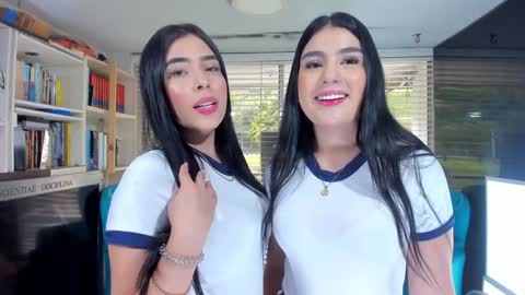 Snapshot of cuteanddesesperate chatting on 12-18-24, 05:21 WANNA SEE MORE OF TWINS online show from 12-18-24, 05:21