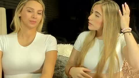 Snapshot of cuteanddesesperate chatting on 05-16-26, 03:14 WANNA SEE MORE OF TWINS online show from 05-16-26, 03:14