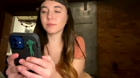 Snapshot of cuteballoons chatting on 01-31-25, 01:22 CuteBalloons online show from 01-31-25, 01:22