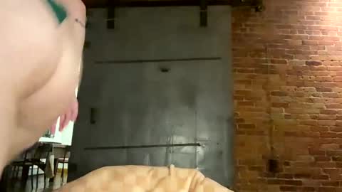 Snapshot of cuteballoons chatting on 02-14-25, 12:19 CuteBalloons online show from 02-14-25, 12:19