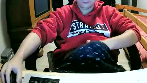 Cuteboy090 online show from 10-21-25, 02:07