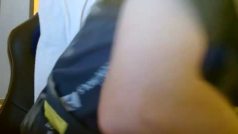 Snapshot of cuteboy090 chatting on 06-20-26, 10:18 Cuteboy090 online show from 06-20-26, 10:18