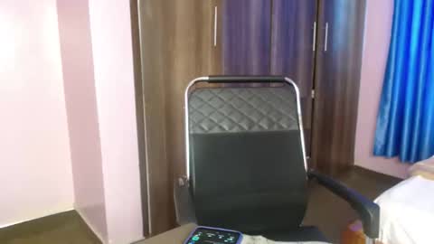 Snapshot of cutebuu chatting on 11-02-25, 12:18 cutebuu online show from 11-02-25, 12:18