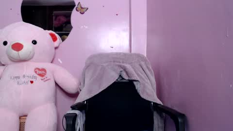 Snapshot of cutebuu chatting on 07-18-26, 04:22 cutebuu online show from 07-18-26, 04:22