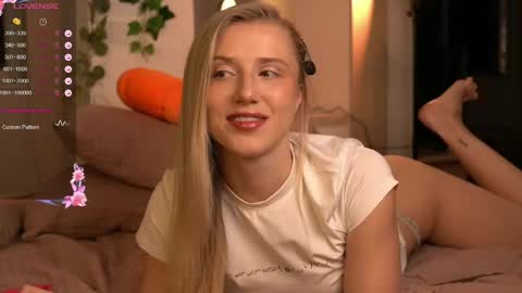 Snapshot of cuteeeeealina chatting on 04-23-26, 08:00 Alina online show from 04-23-26, 08:00