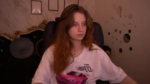 Snapshot of cuteefoxy chatting on 05-27-26, 12:35 Foxy online show from 05-27-26, 12:35