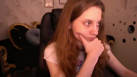 Snapshot of cuteefoxy chatting on 05-30-26, 12:35 Foxy online show from 05-30-26, 12:35
