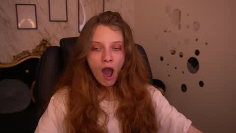 Snapshot of cuteefoxy chatting on 06-05-26, 12:44 Foxy online show from 06-05-26, 12:44