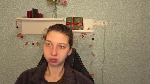 Elli online show from 12-15-25, 05:23