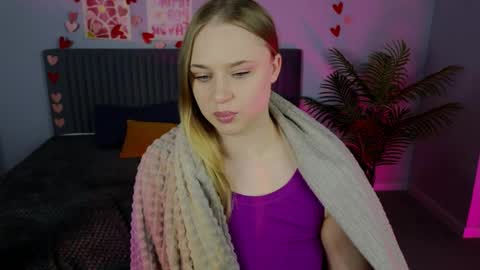 Snapshot of cutefever chatting on 05-22-26, 01:35 Amyy online show from 05-22-26, 01:35