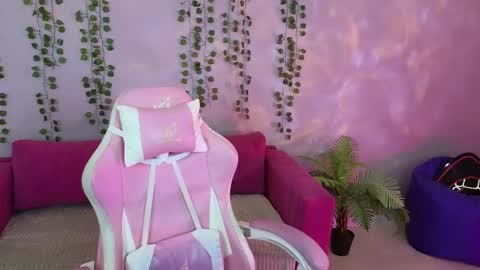 Snapshot of cutefever chatting on 05-24-26, 01:21 Amyy online show from 05-24-26, 01:21