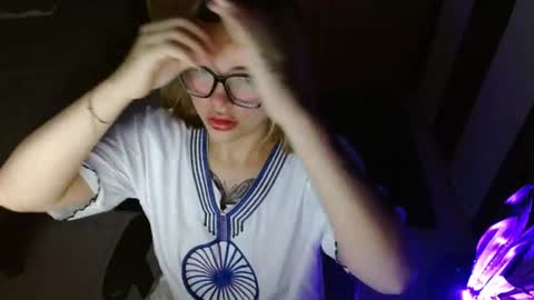 Snapshot of cuteisabella_a chatting on 06-20-26, 06:33 isabella online show from 06-20-26, 06:33