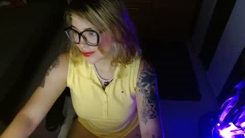 Snapshot of cuteisabella_a chatting on 06-22-26, 06:38 isabella online show from 06-22-26, 06:38