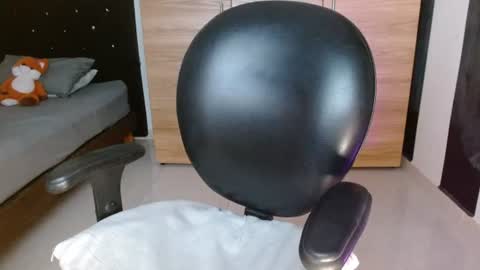 Snapshot of cuteisabella_a chatting on 06-25-26, 12:43 isabella online show from 06-25-26, 12:43