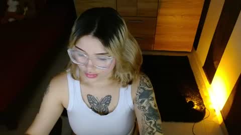 Snapshot of cuteisabella_a chatting on 07-13-26, 06:33 isabella online show from 07-13-26, 06:33