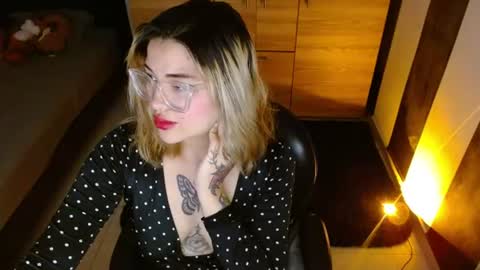 Snapshot of cuteisabella_a chatting on 07-16-26, 10:38 isabella online show from 07-16-26, 10:38