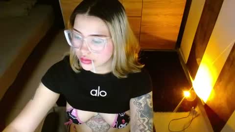Snapshot of cuteisabella_a chatting on 07-17-26, 07:08 isabella online show from 07-17-26, 07:08