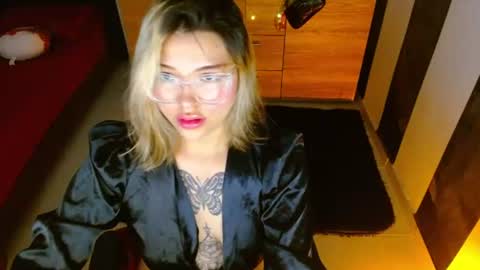 Snapshot of cuteisabella_a chatting on 07-24-26, 08:51 isabella online show from 07-24-26, 08:51