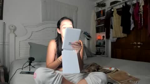 Snapshot of cutelittlemama0418 chatting on 09-11-25, 10:48 Cutelittlemama0418 Lola online show from 09-11-25, 10:48