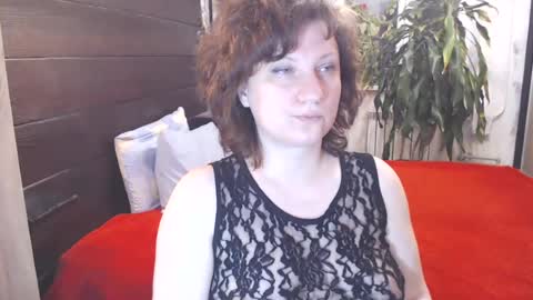 Snapshot of cutemoan chatting on 06-19-26, 09:07 Rita online show from 06-19-26, 09:07