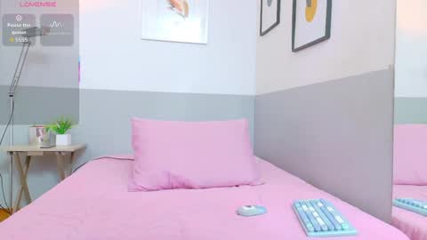 cutepetitee online show from 10-29-25, 07:04