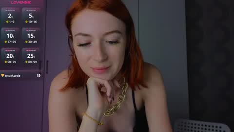 Snapshot of cuteroxyfoxyy chatting on 06-18-26, 03:05 Roxy online show from 06-18-26, 03:05