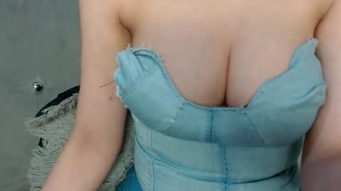 Snapshot of cutesophia11 chatting on 01-31-25, 05:09 sophia online show from 01-31-25, 05:09