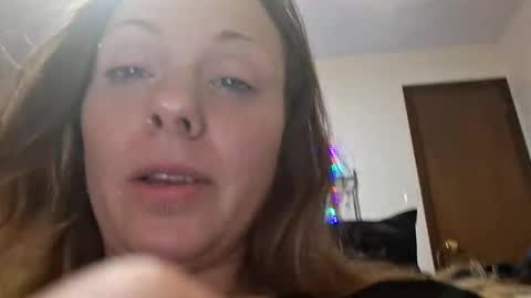 Snapshot of cuteycourtney2224 chatting on 06-11-26, 03:26 cuteycourtney2224 online show from 06-11-26, 03:26