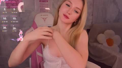 Snapshot of cutie_angels chatting on 02-17-25, 06:53 HelloMy name Eva online show from 02-17-25, 06:53