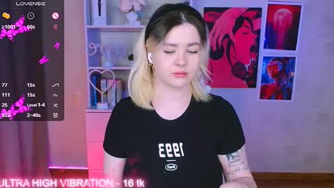 Snapshot of cutie_mili chatting on 02-24-25, 07:00 mili online show from 02-24-25, 07:00