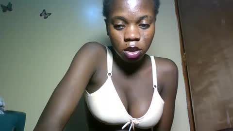 Snapshot of cutie_plush chatting on 05-16-26, 08:18 cutieplush online show from 05-16-26, 08:18
