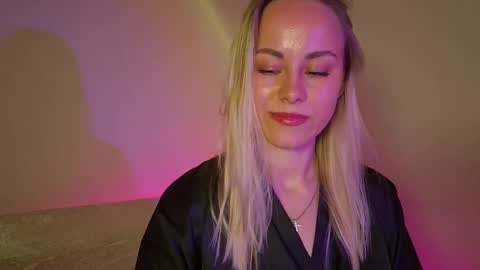 cutie_xoxo_ online show from 05-31-26, 06:04