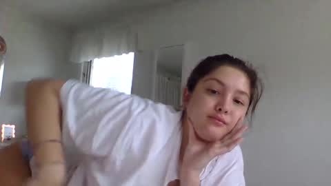 Snapshot of cutieoggg420 chatting on 12-11-24, 05:15 Cutieoggg420 online show from 12-11-24, 05:15