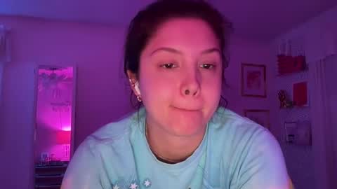 Snapshot of cutieoggg420 chatting on 01-02-25, 10:44 Cutieoggg420 online show from 01-02-25, 10:44