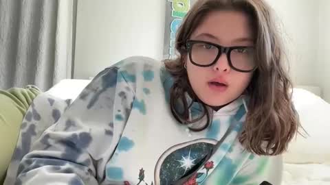 Snapshot of cutieoggg420 chatting on 10-16-25, 02:40 Cutieoggg420 online show from 10-16-25, 02:40