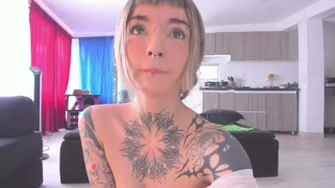 Snapshot of cyberia____________________ chatting on 06-26-26, 06:23 cel I am independent Help me reach 200 thumbs up uwu online show from 06-26-26, 06:23