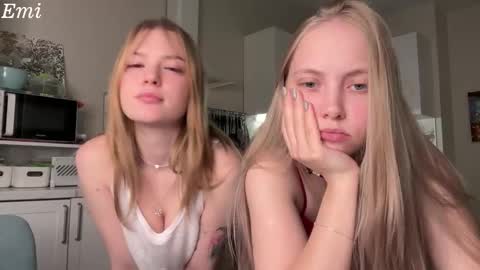 Im Emi streaming with my friend Reyna today online show from 03-05-26, 03:08